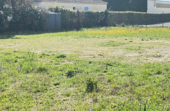 TERRAIN CONSTRUCTIBLE A VENDRE A PERNES LES FONTAINES