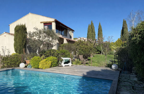 A VENDRE A  PERNES LES FONTAINES