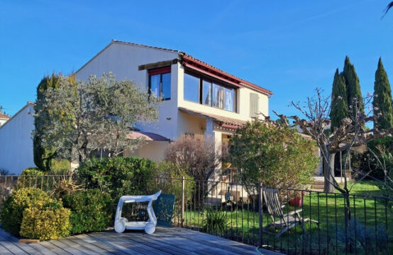 A VENDRE A  PERNES LES FONTAINES