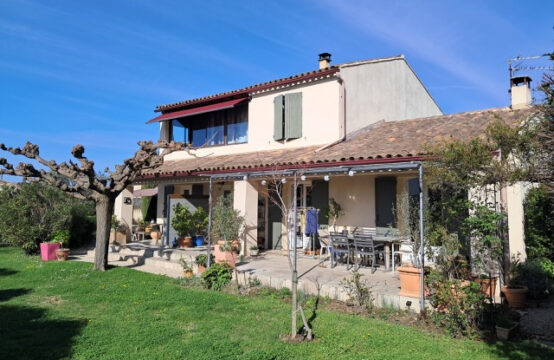 A VENDRE A  PERNES LES FONTAINES